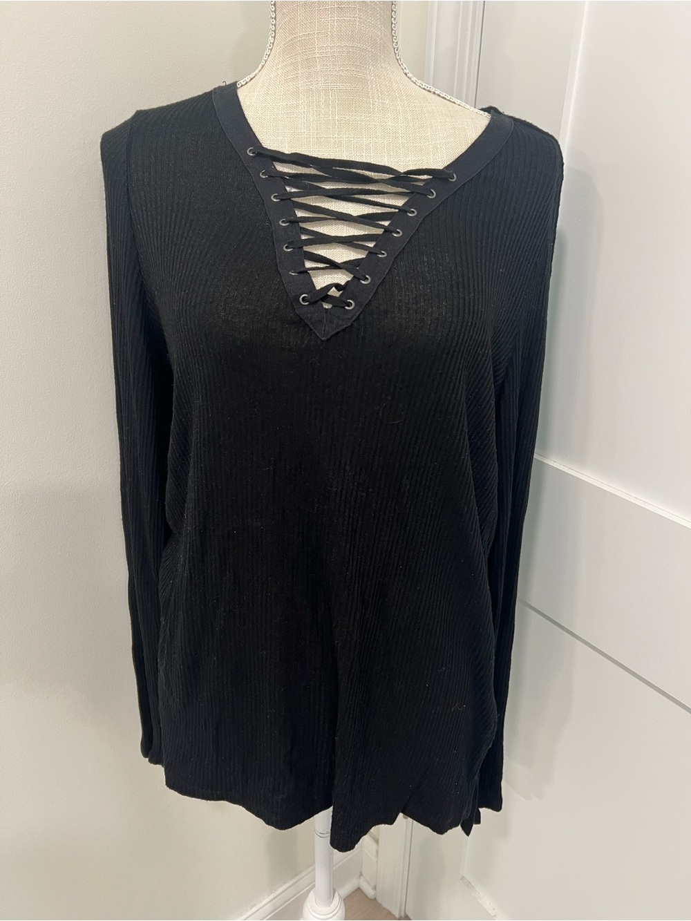 Women's Black Lace-Up V-Neck Long Sleeve Top